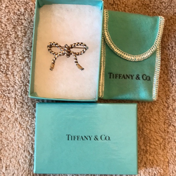 Tiffany&Co. authentic rope bow pin in sterling silver with 18K gold accents. - Picture 4 of 4